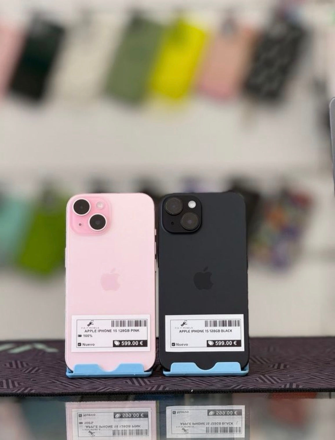 Apple iPhone 15 (128GB) - Pink & Black